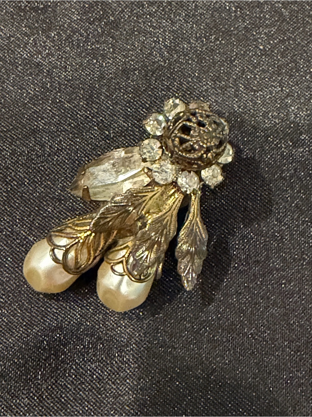 Vintage-Inspired Gold Pearl Drop Brooch with Crystal Accents